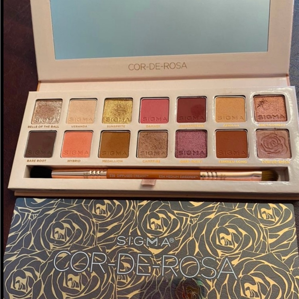Sigma Beauty Cor-de-Rosa Palette with Gold and Pink Hues